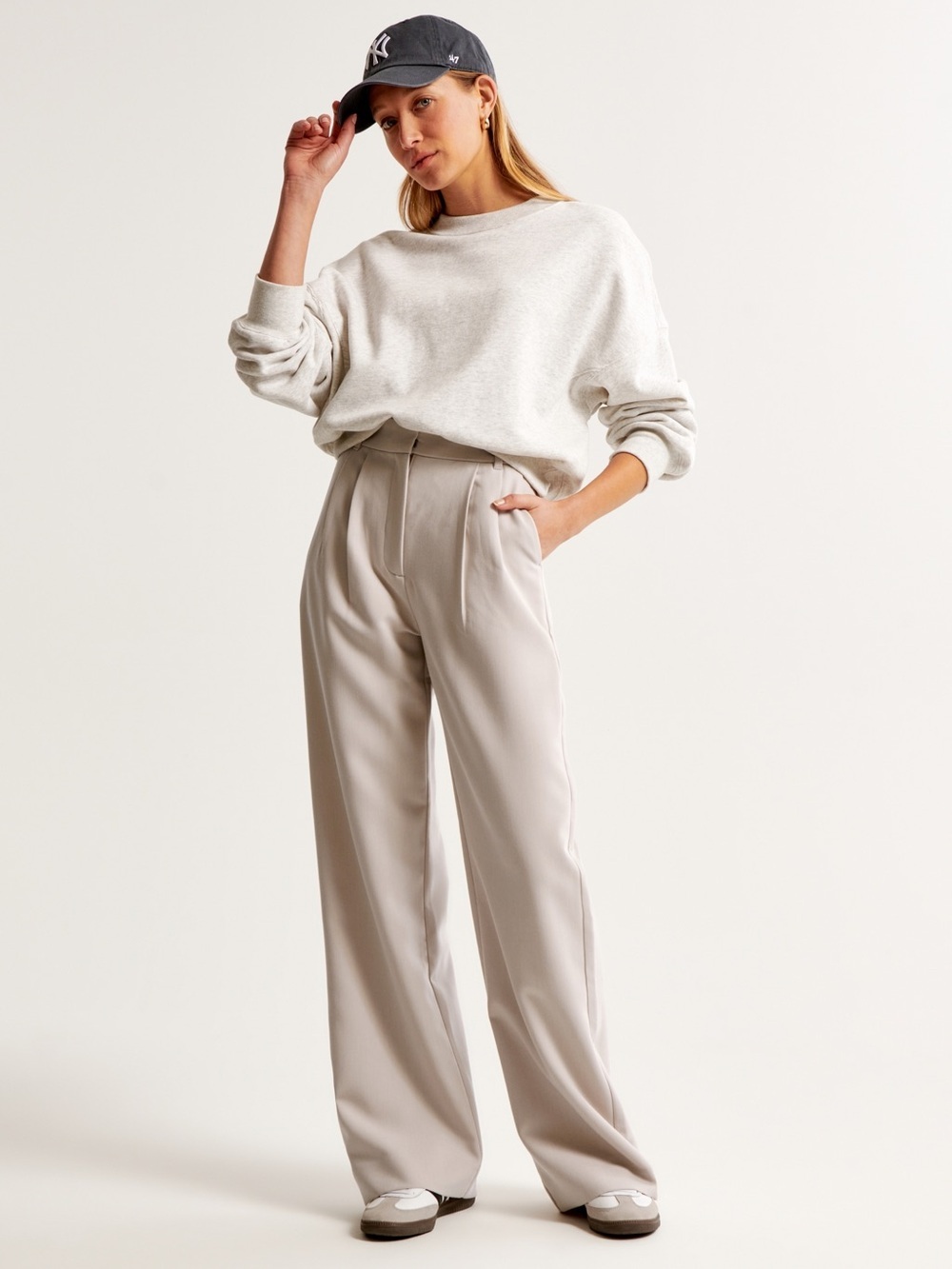 NWOT - A&F Sloane Tailored Wide Leg Pant in Light Taupe - Size 00 / 24